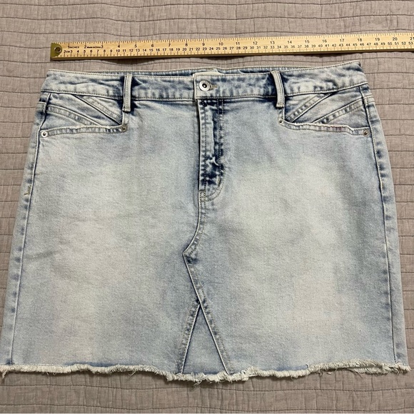 Jessica Simpson Infinite Mini Skirt Acid Wash Denim  Size 32 - Picture 6 of 9
